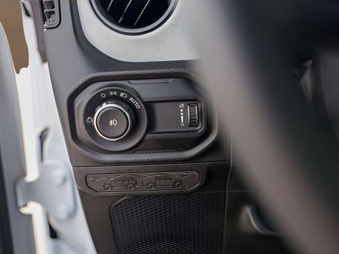 Used 2025 Jeep Wrangler Unlimited Sport AWD/4WD image 15