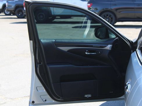 Used 2014 Lexus LS 460 w/ Comfort Package RWD image 4