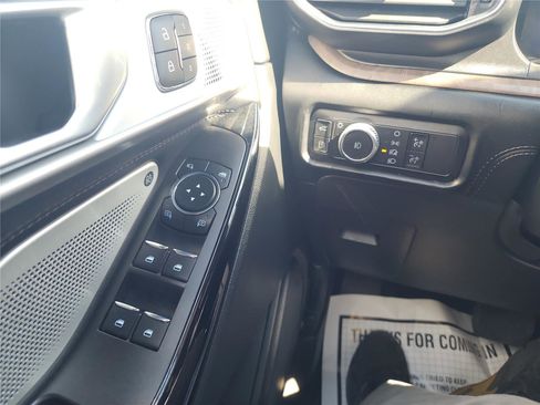 Certified 2023 Ford Explorer Platinum w/ Technology Package image 37