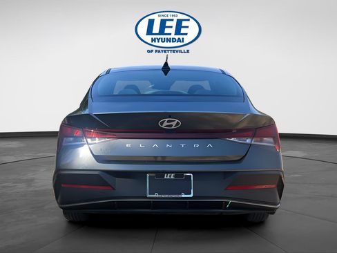 Certified 2024 Hyundai Elantra SE FWD image 5