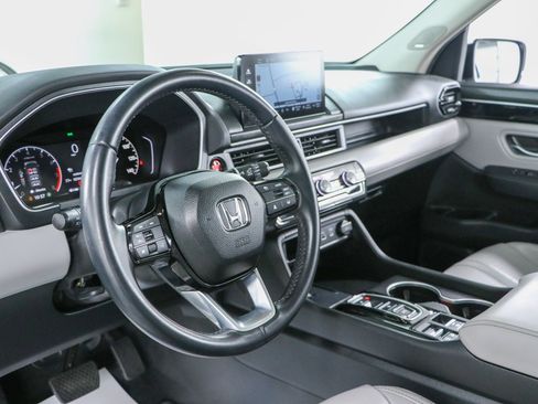 Used 2025 Honda Pilot Touring image 23