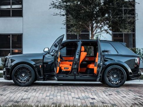 Used 2022 Rolls-Royce Cullinan w/ Cullinan Package image 3