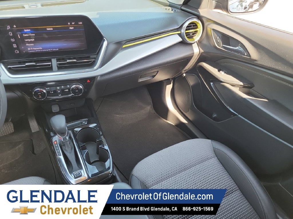 Used 2025 Chevrolet Trax LT FWD image 16