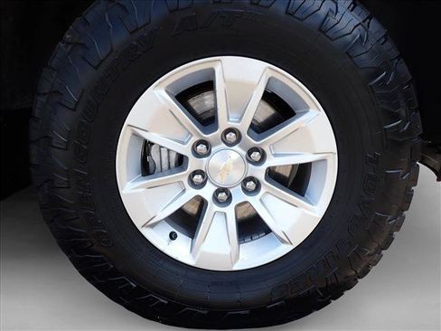 Used 2022 Chevrolet Silverado 1500 LT w/ Bed Protection Package AWD/4WD image 7
