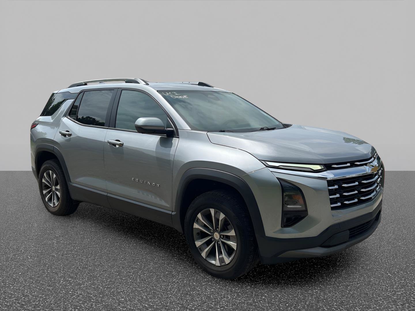 Used 2025 Chevrolet Equinox LT w/ Convenience Package II FWD image 2
