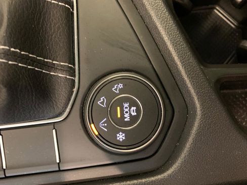 Used 2022 Volkswagen Taos SE image 39