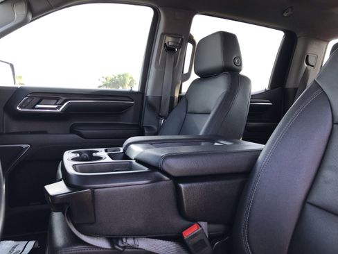 Used 2024 GMC Sierra 1500 SLT w/ X31 Off-Road Package image 29