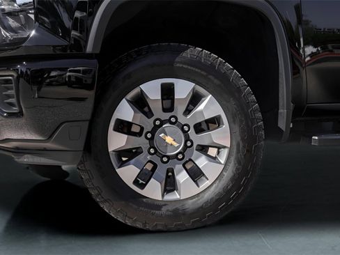 Used 2024 Chevrolet Silverado 2500 Custom w/ Custom Value Package image 31