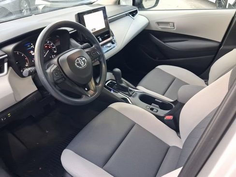 Used 2025 Toyota Corolla LE FWD image 11