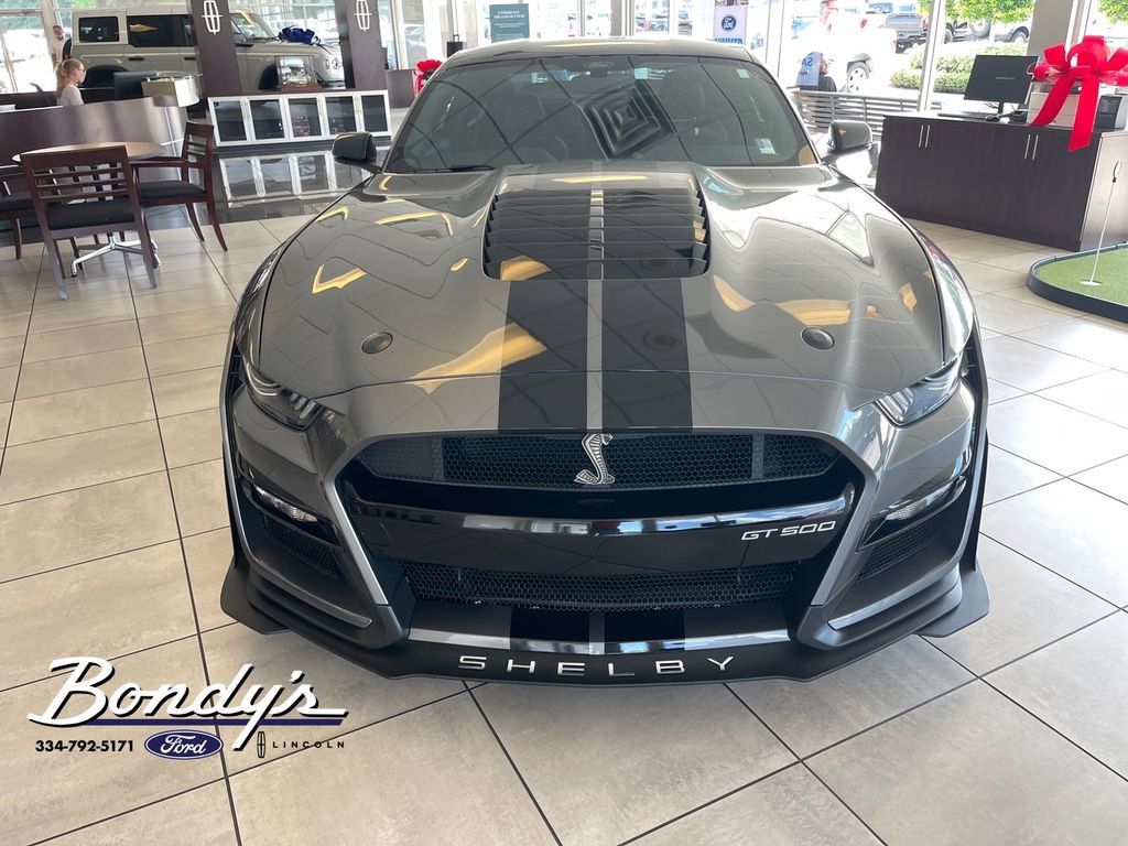 Used 2021 Ford Mustang Shelby GT500 w/ Technology Package RWD image 2
