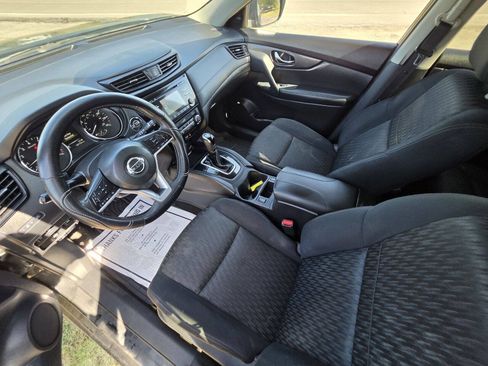Used 2017 Nissan Rogue SV AWD/4WD image 3