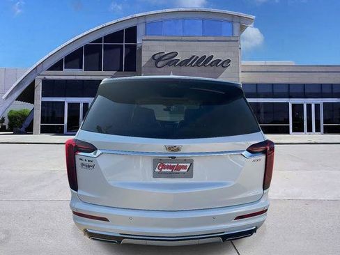 Used 2023 Cadillac XT6 Premium Luxury w/ Technology Package FWD image 5
