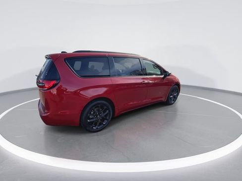 New 2026 Chrysler Pacifica Limited w/ S Appearance Package FWD image 8