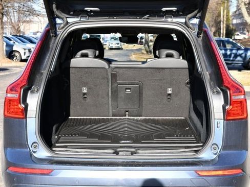 Used 2025 Volvo XC60 B5 Plus image 24
