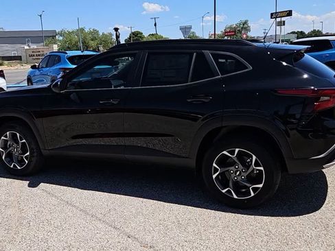 Used 2025 Chevrolet Trax LT w/ Driver Confidence Package FWD image 5