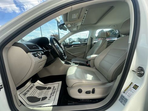 Used 2018 Volkswagen Passat 2.0T SE image 22