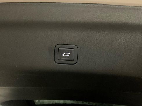 Used 2024 Chevrolet Tahoe High Country image 17