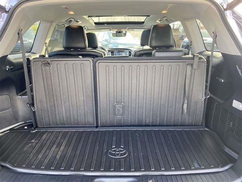 Used 2019 Toyota Highlander AWD V6 image 8