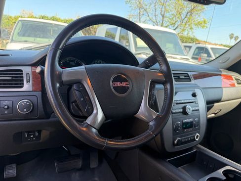 Used 2011 GMC Sierra 2500 SLT w/ SLT Convenience Package image 11