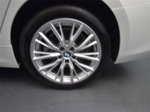New 2024 BMW 330i Sedan w/ Convenience Package image 23
