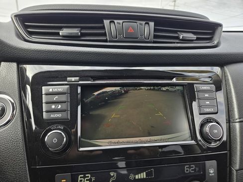 Used 2020 Nissan Rogue SV image 9