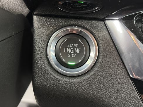 Used 2025 Buick Envista Sport Touring w/ Convenience I Package FWD image 32