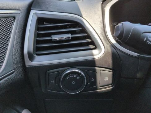Used 2021 Ford Edge SE AWD/4WD image 19