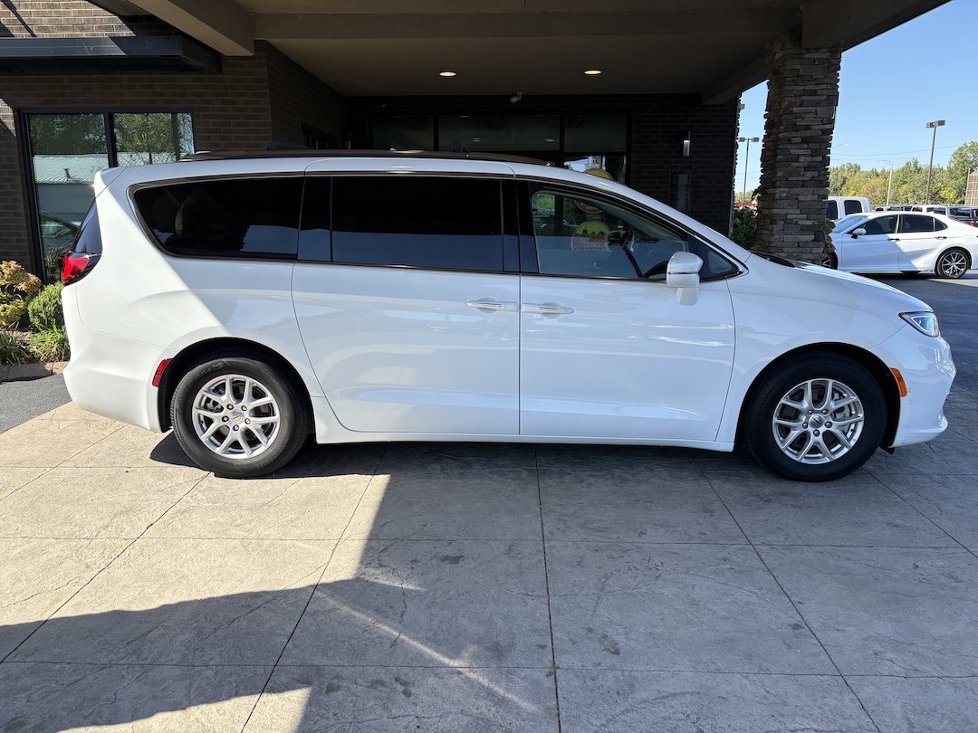 Used 2021 Chrysler Pacifica Touring-L FWD image 5