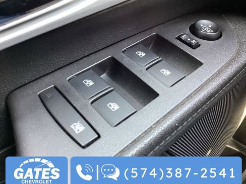 Used 2017 Chevrolet Equinox LS image 23