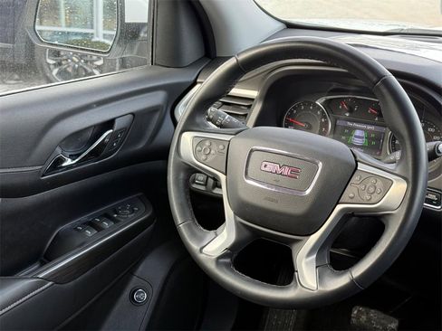 Used 2023 GMC Acadia SLT image 13