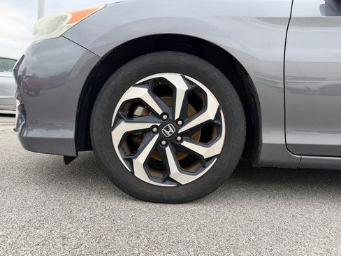 Certified 2017 Honda Accord EX-L image 6