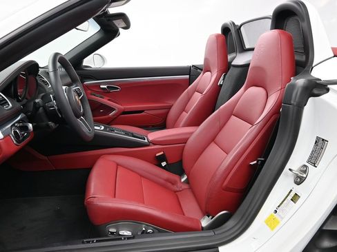 Used 2024 Porsche 718 Boxster image 5