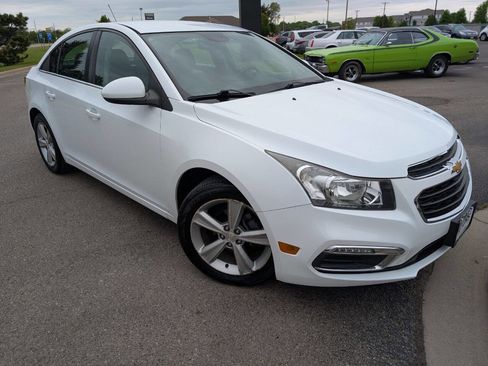 Used 2016 Chevrolet Cruze LT FWD image 3