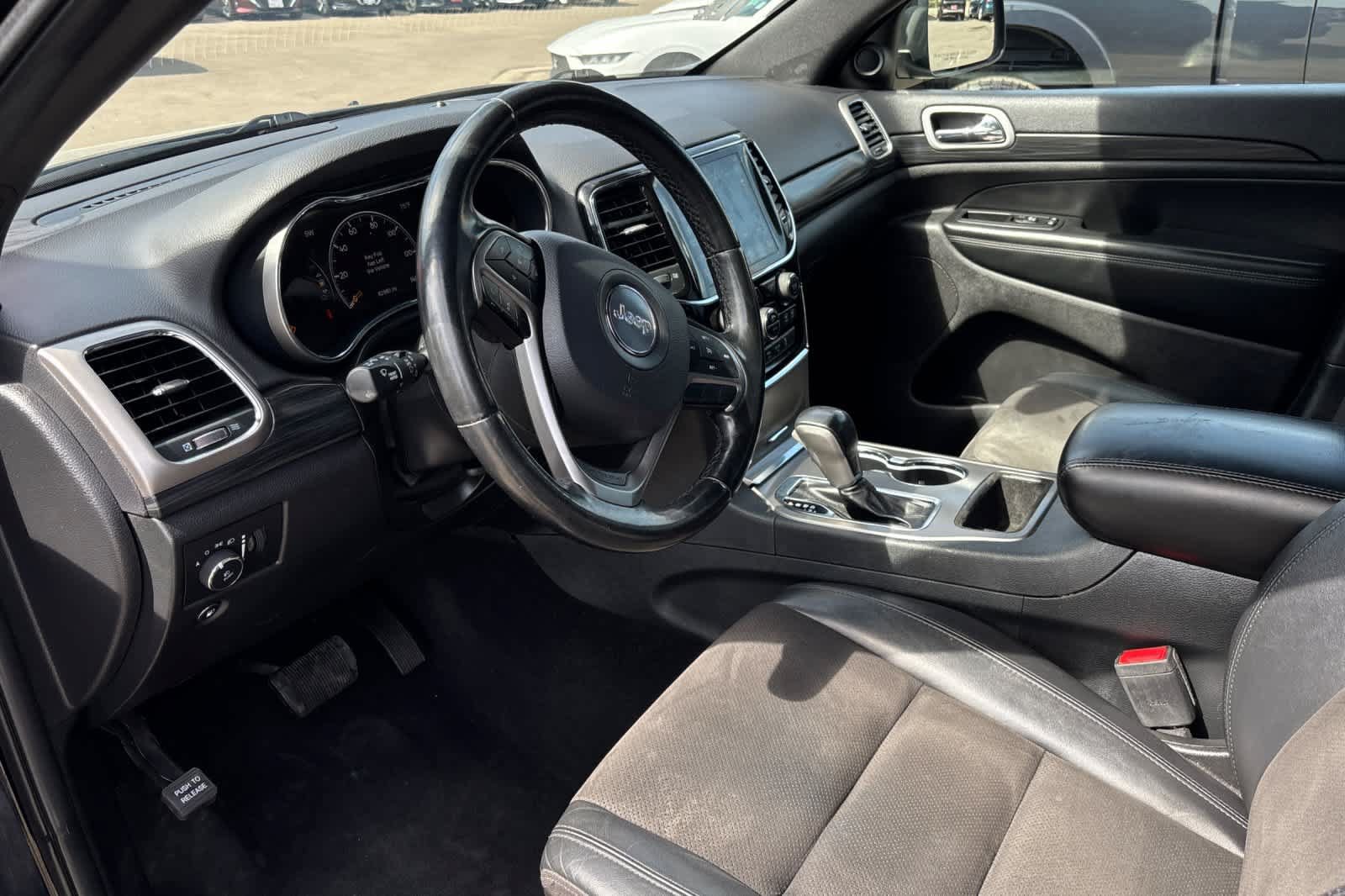 Used 2020 Jeep Grand Cherokee Altitude AWD/4WD image 25