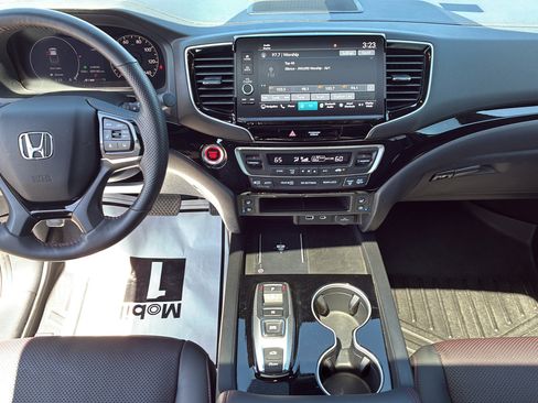 Used 2025 Honda Ridgeline Black Edition image 32