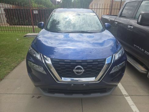 Certified 2023 Nissan Rogue SV FWD image 2