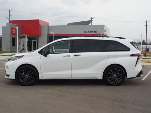 Used 2025 Toyota Sienna XSE w/ XSE Plus Package image 14