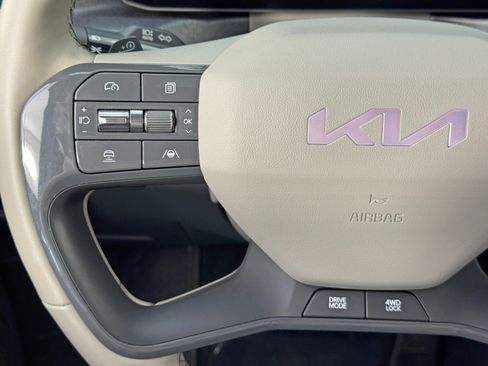 Used 2024 Kia EV9 Land image 23