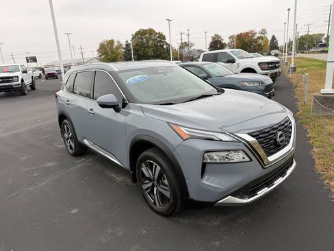 Used 2023 Nissan Rogue Platinum w/ Platinum Premium Package image 3