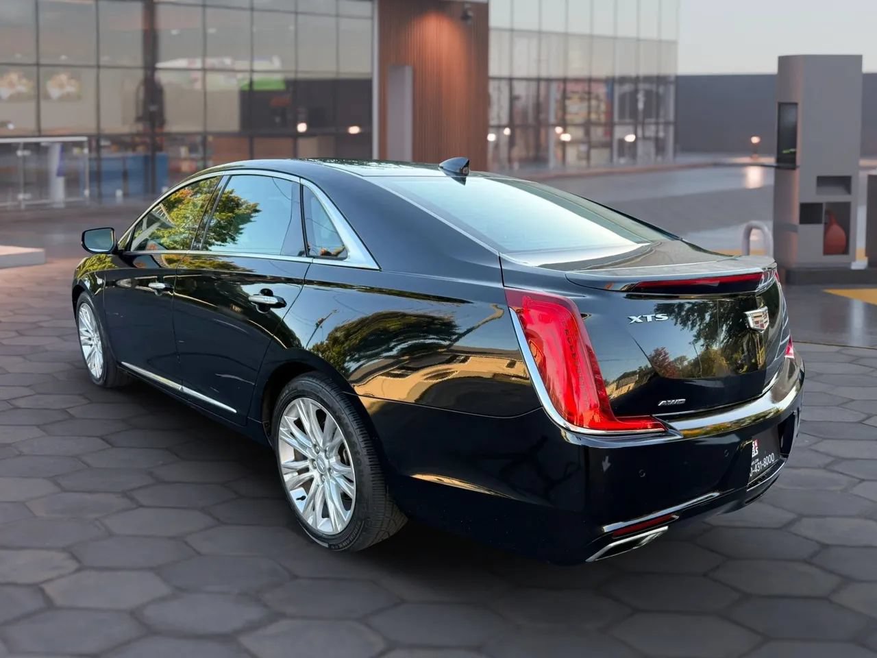 Used 2018 Cadillac XTS Luxury AWD/4WD image 3