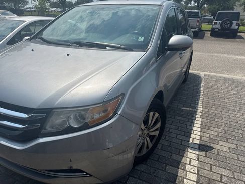 Used 2017 Honda Odyssey SE image 2