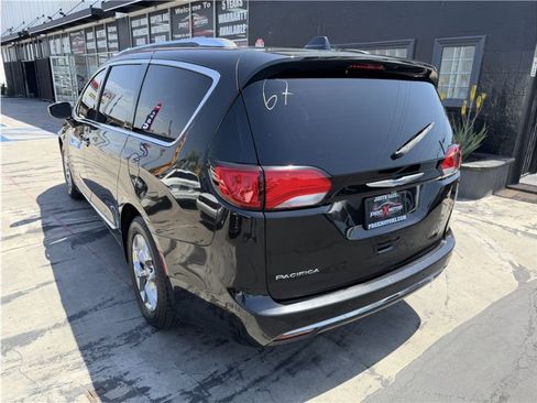Used 2018 Chrysler Pacifica Limited FWD image 5
