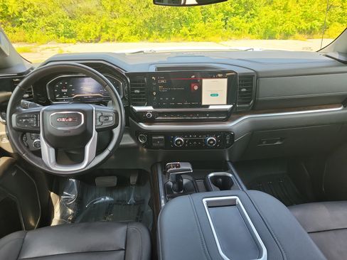 Used 2022 GMC Sierra 1500 SLT w/ SLT Premium Plus Package AWD/4WD image 18