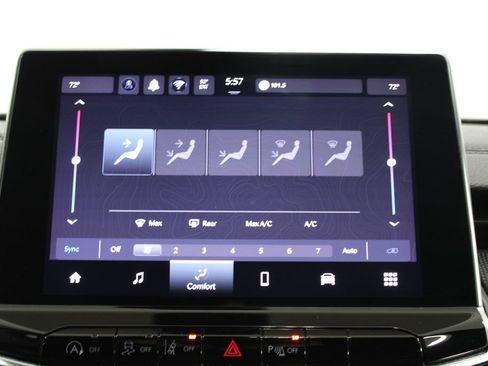 Used 2025 Jeep Compass Trailhawk w/ Trailer Tow Group AWD/4WD image 42