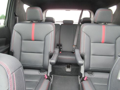Certified 2024 Chevrolet Traverse RS w/ LPO, Floor Liner Package AWD/4WD image 12