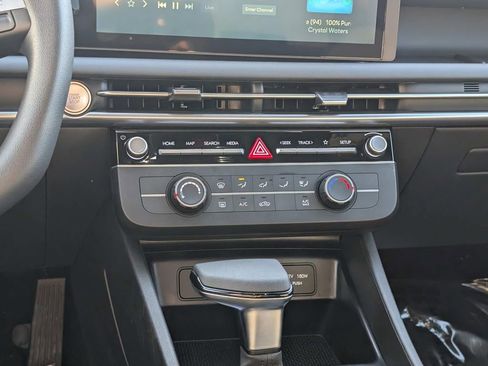 Used 2025 Hyundai Santa Cruz SE image 18