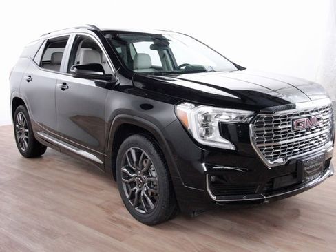 Used 2024 GMC Terrain Denali w/ Black Diamond Edition image 3