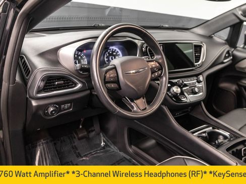 Used 2021 Chrysler Pacifica Limited w/ Uconnect Theater Family Group AWD/4WD image 5