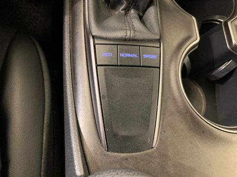 Used 2023 Toyota Camry SE FWD image 34