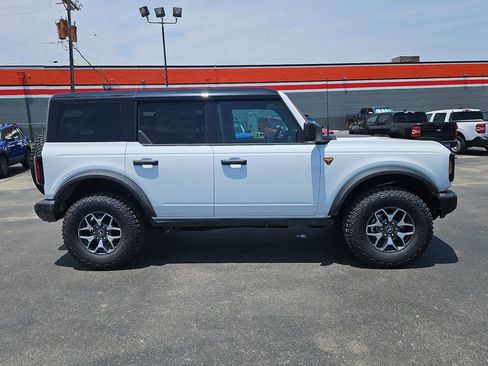 New 2025 Ford Bronco Badlands image 14